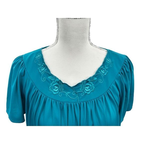 Miss Elaine vintage nightgown - Picture 10 of 12